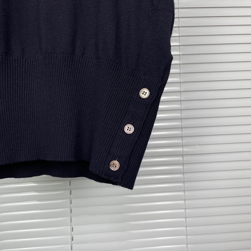 Thom Browne Navy Short-Sleeve Tee with Tan Horse Motif - Picture 7 of 9